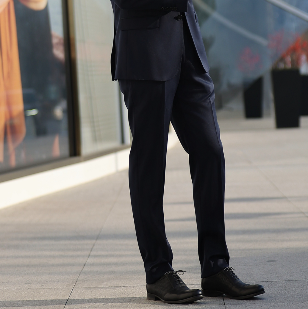 Imported 100% Wool Navy Blue Peaked Lapel Slim-fit Casual Men‘s Business Suits