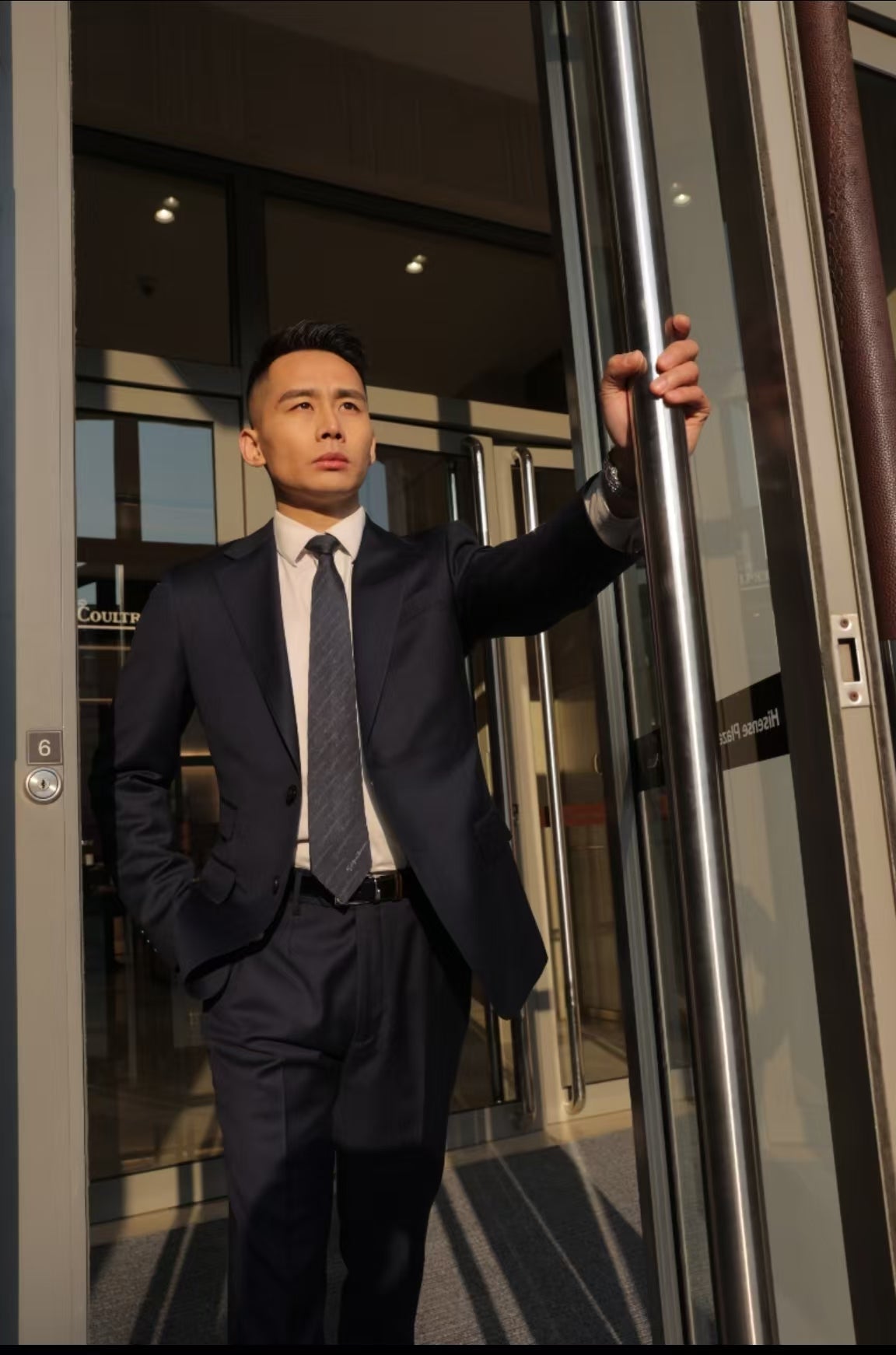 Imported 100% Wool Prussian Blue Slim-fit Casual Men‘s Business Suits