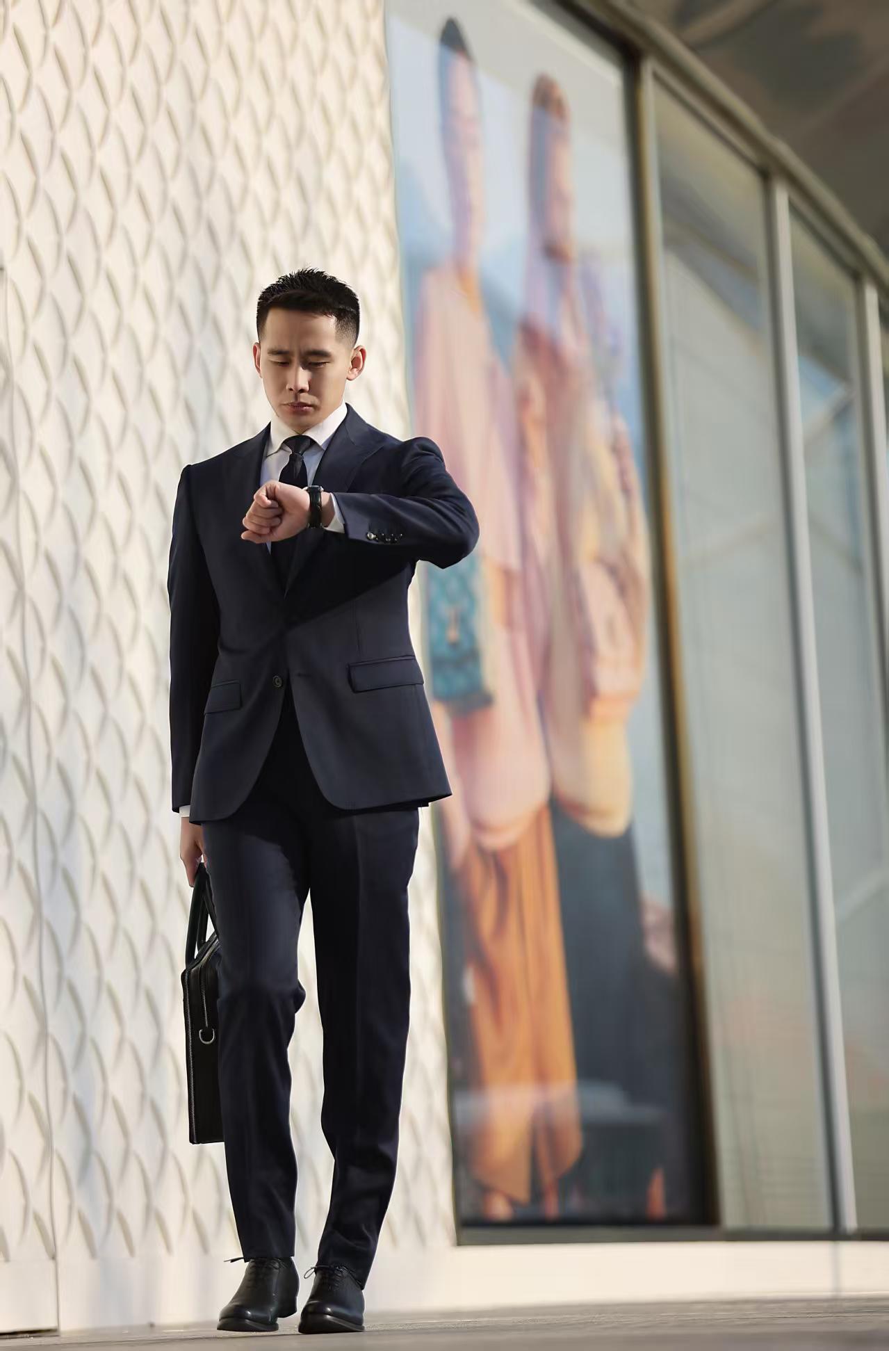 Imported 100% Wool  Navy Blue Peaked Lapel Slim-fit Casual Men‘s Business Suits