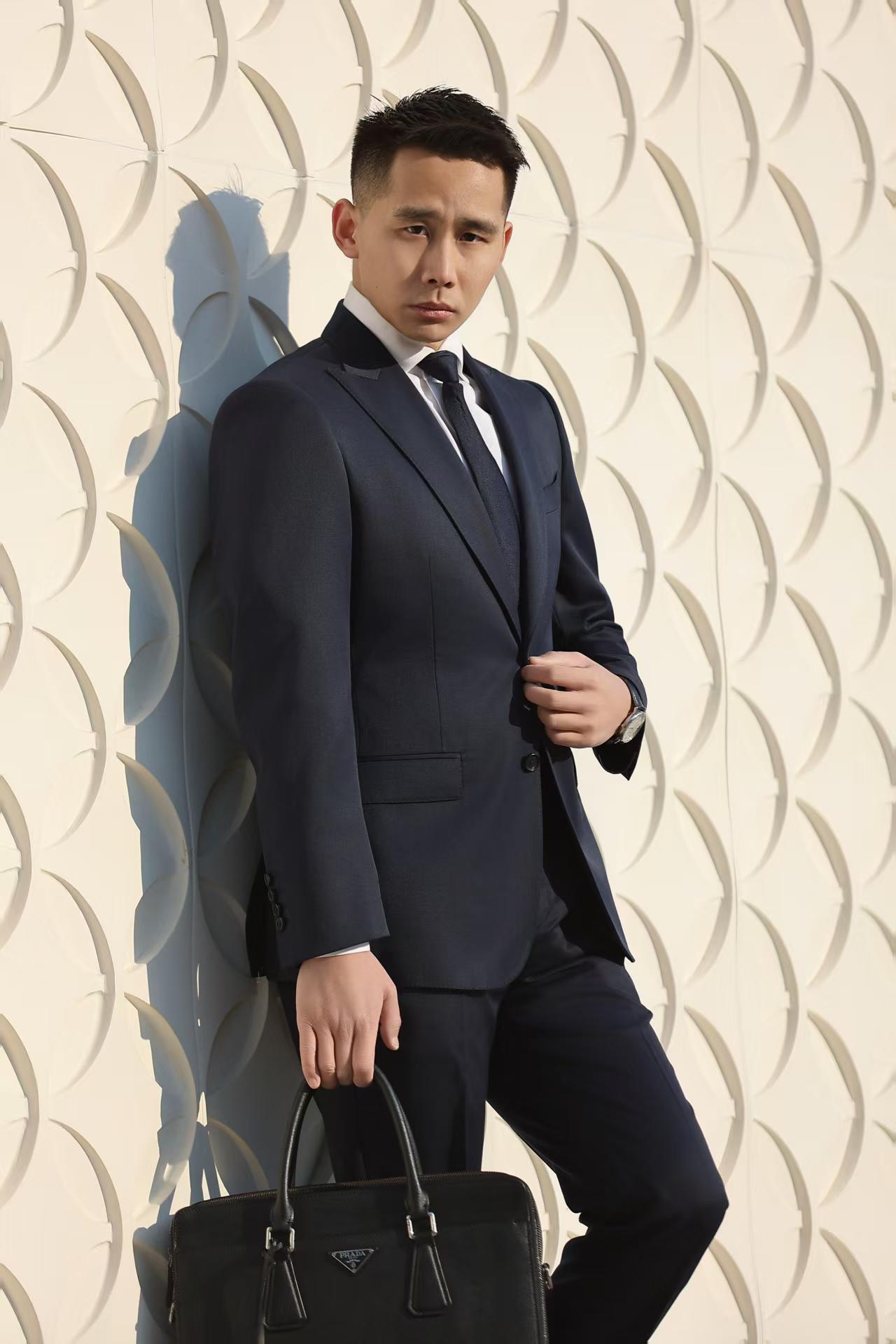 Imported 100% Wool  Navy Blue Peaked Lapel Slim-fit Casual Men‘s Business Suits