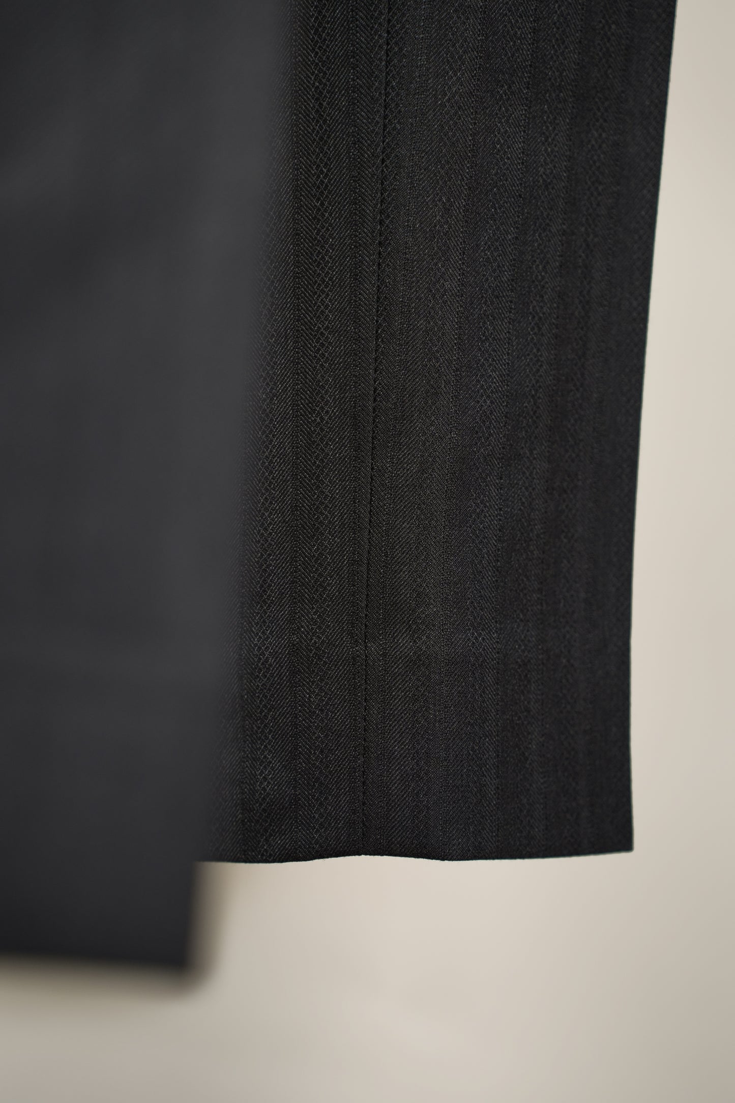 Imported 100% Wool Dark Grey Crocodile Print Slim-fit Casual Men‘s Business Suits